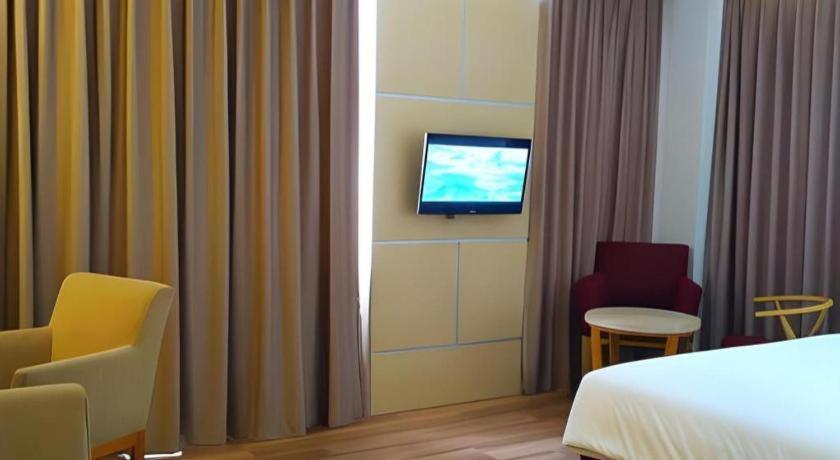 Horison Hotel Sukabumi Kültér fotó